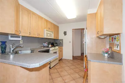 10 Ipswich Avenue #Apt. 3I, Great Neck, NY 11021 - Photo 20