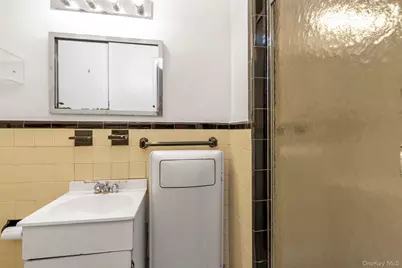 68-61 Yellowstone Boulevard #519, Forest Hills, NY 11375 - Photo 12