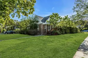 291 Lincoln St, Franklin Square, NY 11010 - Photo 2