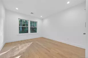 5 Pepperday Ave, Port Washington, NY 11050 - Photo 30