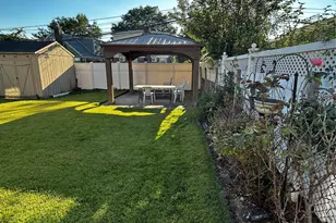 77-34 Little Neck Pkwy, Glen Oaks, NY 11004 - Photo 4