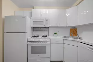 5 Schenck Ave, Great Neck, NY 11021 - Photo 8