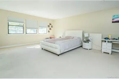 32 Carriage Road, Great Neck, NY 11024 - Photo 24