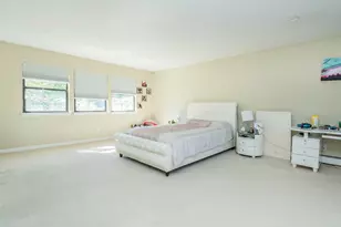 32 Carriage Rd, Great Neck, NY 11024 - Photo 24