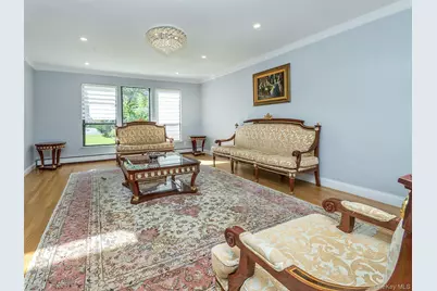 32 Carriage Road, Great Neck, NY 11024 - Photo 10