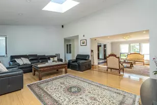 32 Carriage Rd, Great Neck, NY 11024 - Photo 12