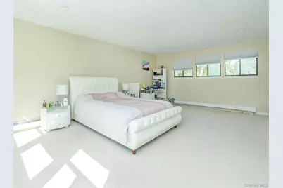 32 Carriage Road, Great Neck, NY 11024 - Photo 18