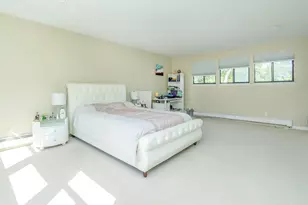 32 Carriage Rd, Great Neck, NY 11024 - Photo 18