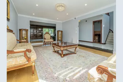 32 Carriage Road, Great Neck, NY 11024 - Photo 4