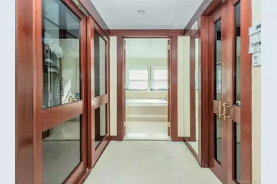 32 Carriage Road, Great Neck, NY 11024 - Photo 22