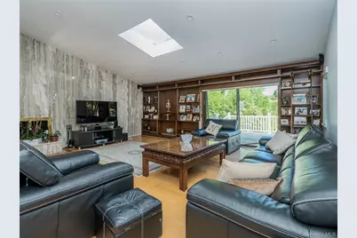 32 Carriage Road, Great Neck, NY 11024 - Photo 14