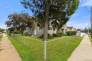 1686 Rosalind Ave, Elmont, NY 11003 - Photo 36