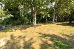 14 Wellwood Dr, Shirley, NY 11967 - Photo 2