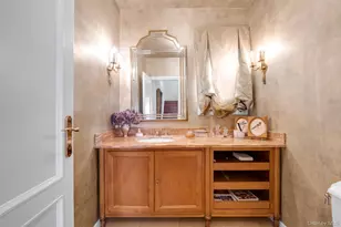 22 Martin Ct, Great Neck, NY 11024 - Photo 22