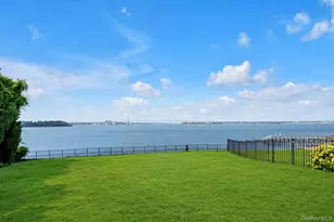 22 Martin Ct, Great Neck, NY 11024 - Photo 30