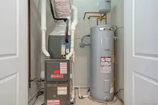 10 Wall St, Huntington, NY 11743 - Photo 18