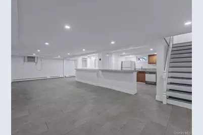 233 Lee Avenue, Hicksville, NY 11801 - Photo 18