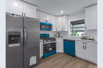 233 Lee Avenue, Hicksville, NY 11801 - Photo 10