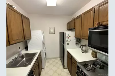 27110 Grand Central Parkway #7Y, Floral Park, NY 11005 - Photo 6