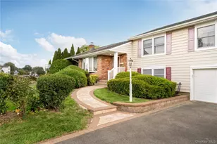 11 Eaton Rd, Syosset, NY 11791 - Photo 4