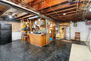 9 Eaton Rd, Syosset, NY 11791 - Photo 24