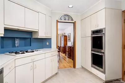 9 Eaton Road, Syosset, NY 11791 - Photo 16