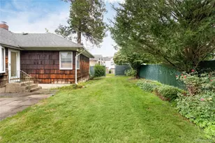 9 Eaton Rd, Syosset, NY 11791 - Photo 28