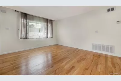 205 S 12th Street, Lindenhurst, NY 11757 - Photo 8