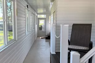 1661 Old Country Rd, Riverhead, NY 11901 - Photo 2