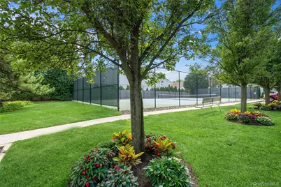 37 Stratford Green, Farmingdale, NY 11735 - Photo 6