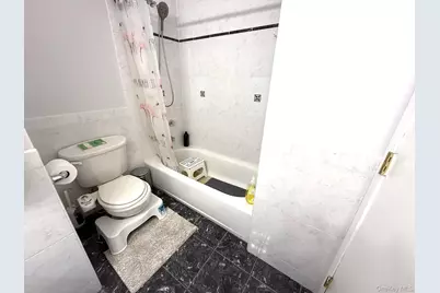 37 Stratford Green, Farmingdale, NY 11735 - Photo 26