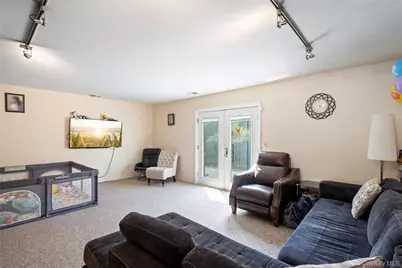 37 Stratford Green, Farmingdale, NY 11735 - Photo 8