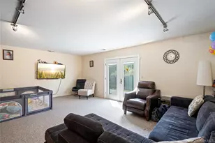 37 Stratford Green, Farmingdale, NY 11735 - Photo 8