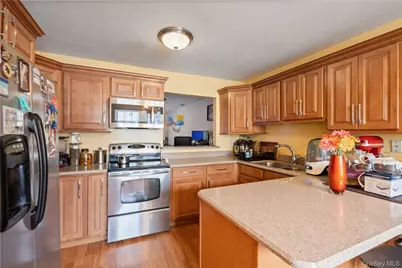 37 Stratford Green, Farmingdale, NY 11735 - Photo 14