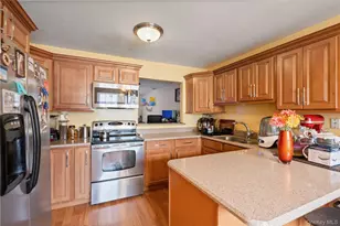 37 Stratford Green, Farmingdale, NY 11735 - Photo 14