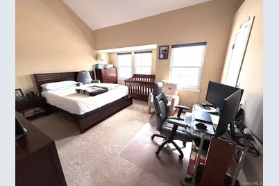 37 Stratford Green, Farmingdale, NY 11735 - Photo 20