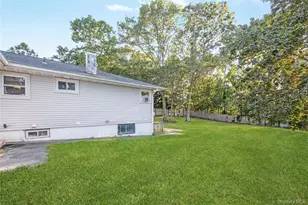 16 Hillside Rd, Farmingville, NY 11738 - Photo 18