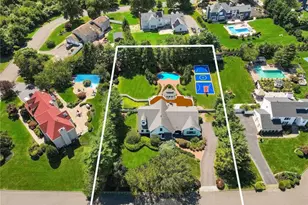 4 Miller Farms Ct, Miller Place, NY 11764 - Photo 2