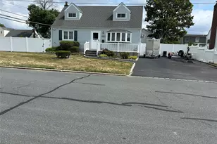 957 N Fulton Ave, Lindenhurst, NY 11757 - Photo 2