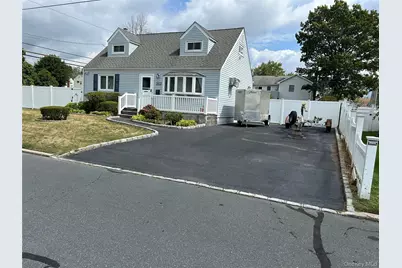 957 N Fulton Avenue, Lindenhurst, NY 11757 - Photo 1