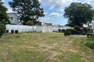 957 N Fulton Ave, Lindenhurst, NY 11757 - Photo 28