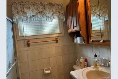 957 N Fulton Avenue, Lindenhurst, NY 11757 - Photo 14