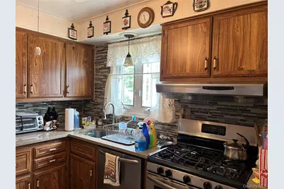 957 N Fulton Avenue, Lindenhurst, NY 11757 - Photo 12