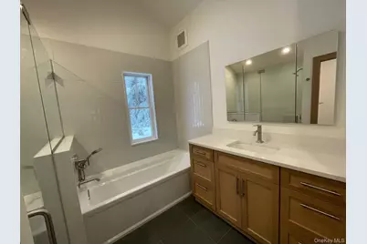 26 S Menantic Road, Shelter Island, NY 11964 - Photo 6