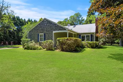 26 S Menantic Road, Shelter Island, NY 11964 - Photo 2