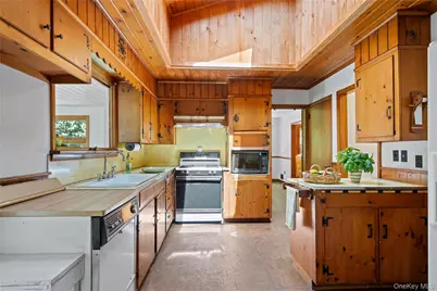 26 S Menantic Road, Shelter Island, NY 11964 - Photo 18