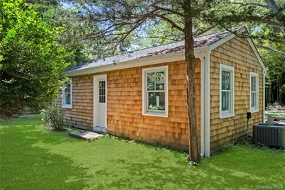 26 S Menantic Road, Shelter Island, NY 11964 - Photo 8