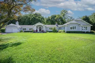 5 Fleetwood Dr, Huntington, NY 11743 - Photo 2