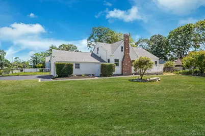 48 Vernon Street, Patchogue, NY 11772 - Photo 2