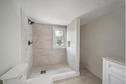 48 Vernon Street, Patchogue, NY 11772 - Photo 22